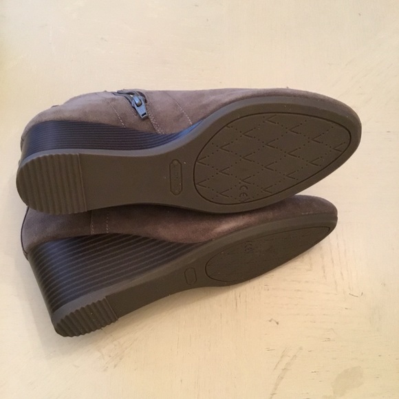 Vionic Leather Suede Boots Size 7 Like New - Picture 2 of 6